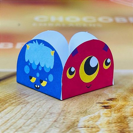 50 Forminhas Para Doces Tema Monstros 4 Pétalas 83.10 (Nc Toys Simples)