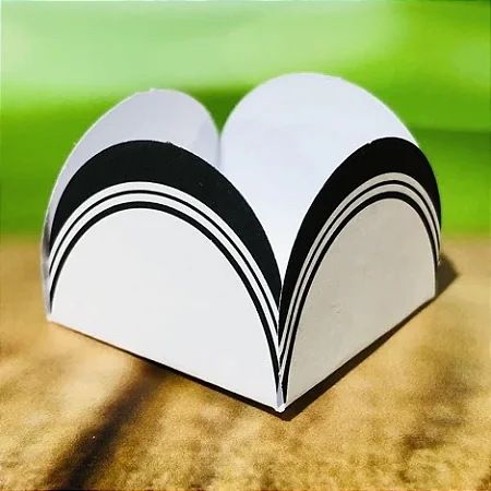 50 Forminhas Para Doces Francesinha Preto 4 Pétalas 10.70 Nc Toys Simples