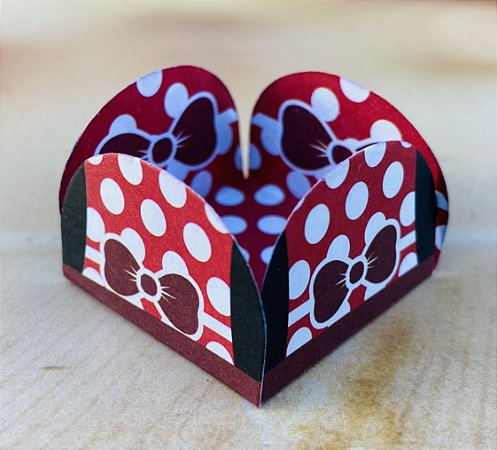 50 Forminhas para doces 4 Pétalas Temática Minnie -  (Happy Festas)