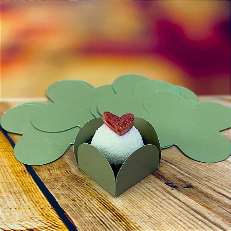 50 Forminhas verde oliva Para Doces 4 Pétalas 3,3X3,3X2,5 121.62 (Nc Toys Simples)