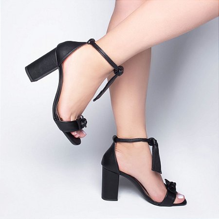 Sandália Tira Laço Nó Preto BCFST025A