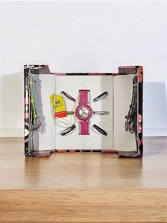 RELOGIO FEMININO KIT DE PULSO EM COURINO PEQ BCKTP0701C C/ 6 PULSEIRAS