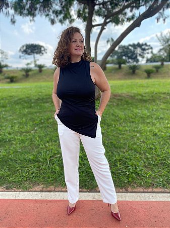 BLUSA EM MALHA ASSIMÉTRICA PRETA