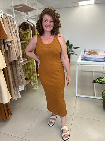 VESTIDO MIDI CANELADO