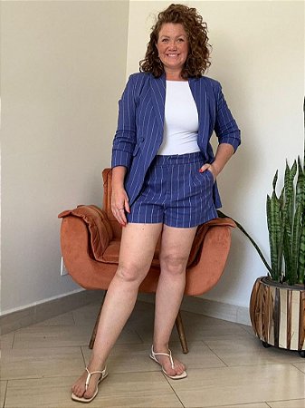 SHORTS CURTO ALFAIATADO RISCA DE GIZ