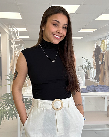 BLUSA GOLA ALTA COM FRANZIDOS LATERAIS