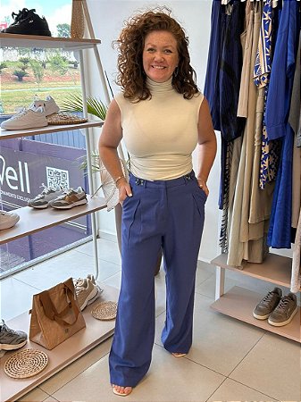 BLUSA GOLA ALTA COM FRANZIDOS LATERAIS