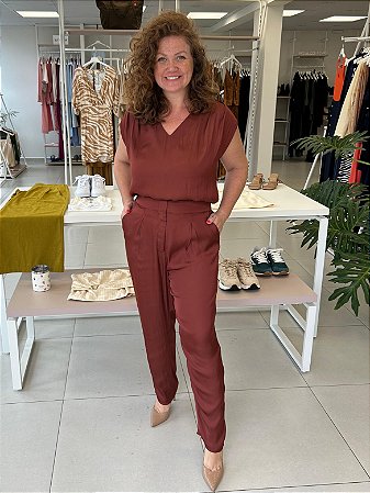 BLUSA ACETINADA OMBROS PLISSADOS