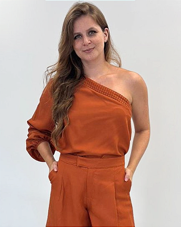BLUSA OMBRO ÚNICO EM VISCOLINHO