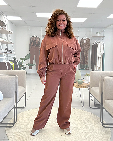 CALÇA RETA EM NYLON