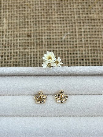 BRINCO COROA MICROCRAVEJADO EM ZIRCÔNIAS M BANHADO A OURO