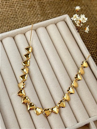 CHOKER CORAÇÕES BANHADA A OURO