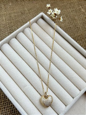 COLAR CORAÇÃO CRAVEJADO EM ZIRCONIAS BANHADO A OURO