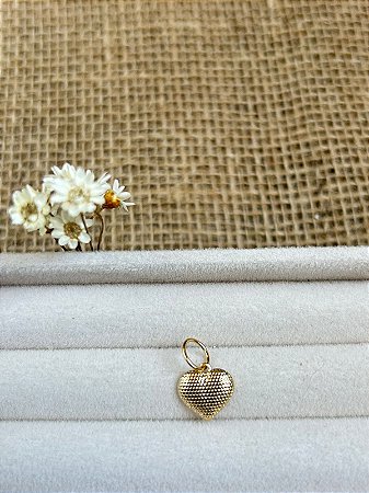 PINGENTE CORAÇÃO DETALHADO BANHADO A OURO