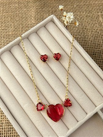CONJUNTO BRINCO E COLAR COM PEDRAS DE CORAÇÃO