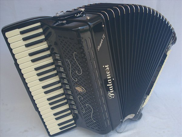 Acordeon 120 Baixos Piatanesi Polifônica "NOVA"