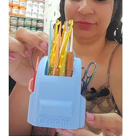 Mochilinha De Plástico Para Organizar Agulhas De Crochê e Utensílios Artesanais