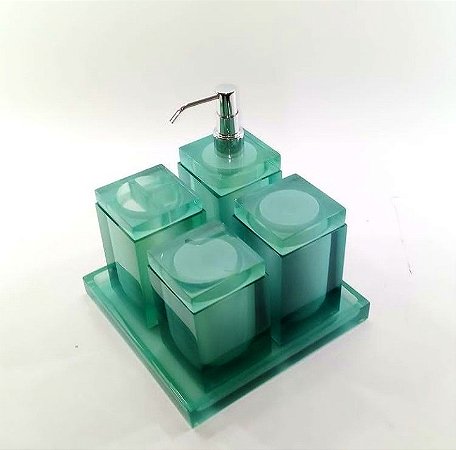 KIT COM 4 POTES E BANDEJA, COR VERDE CRISTALINO LINHA QUADRADA EM RESINA DE POLIESTER