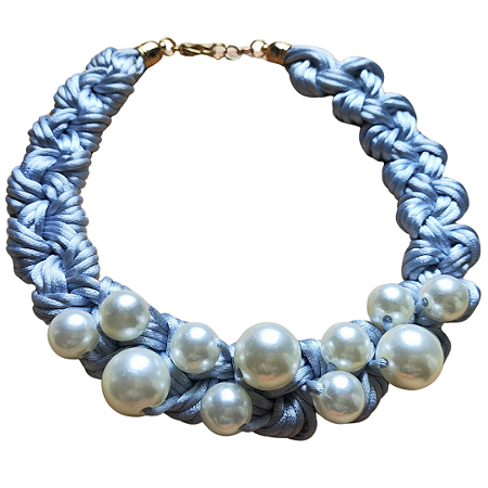 COLAR DE MACRAMÊ COM PÉROLAS