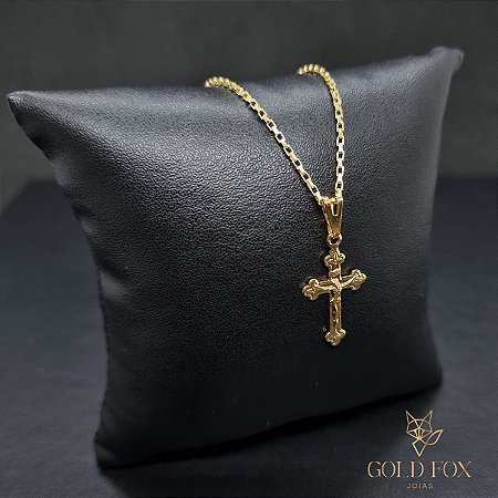 CONJUNTO CORRENTE VENEZIANA ABERTA 1 MM FECHO ARGOLINHA (60 CM) + PINGENTE CRUZ CRISTO 3 PONTAS - BANHADO A OURO 18K