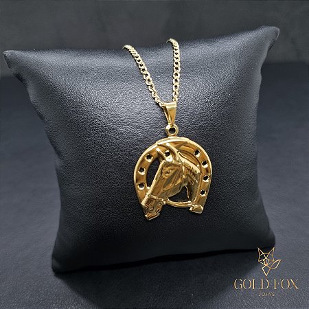 CONJUNTO CORRENTE GRUMET DE 2 MM COM FECHO ITALIANO (60 CM) + PINGENTE MÉDIO FERRADURA - BANHADO A OURO 18K