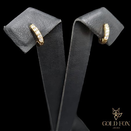 BRINCO ARGOLINHA LATERAL LISA CRAVEJADA 1 FILEIRA P - BANHADO A OURO 18K