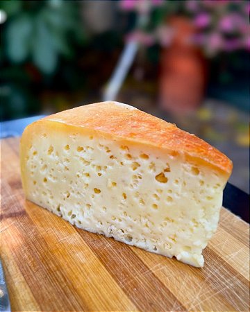 Querubim - Queijo Especial Artesanal com Olhaduras - fração 250g