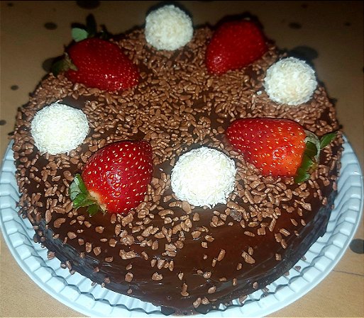 Bolo Vulcão - Brigadeiro com morango