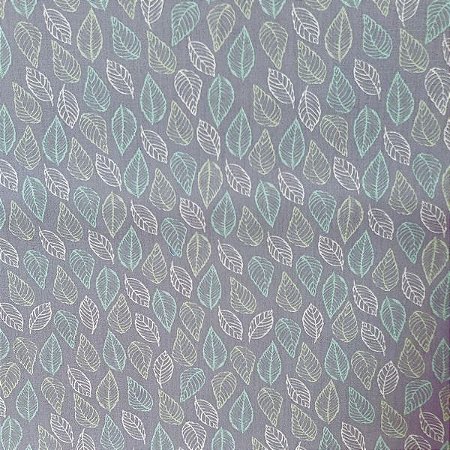 Tecido Tricoline para Patchwork com Estampa de Folhagens em Tons de Verde com Fundo Cinza