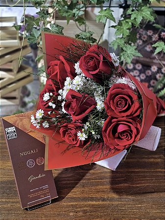 Kit Dolce Vermilion - Buquê com 7 Rosas Nacionais + Barra de Chocolate Nugali