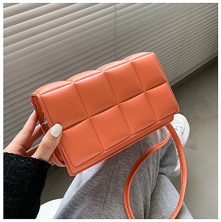 Bolsa Transversal Matelassê - Cor Laranja, Couro Sintético - Modelo Lisboa