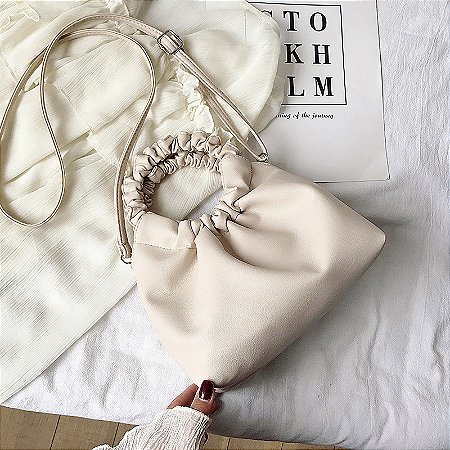 Bolsa Pregueada - Cor Off-White, Couro Sintético - Modelo Bella