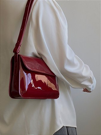 Bolsa quadrada envernizada - Cor Cherry red, Couro Sintético - Modelo Sammy