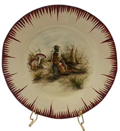 PRATO SOBREMESA AMASSADO PINCELADO VERMELHO E DESENHO DE FAISAO E COGUMELO