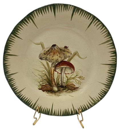 PRATO SOBREMESA AMASSADO PINCELADO VERDE COM DESENHO DE COGUMELOS