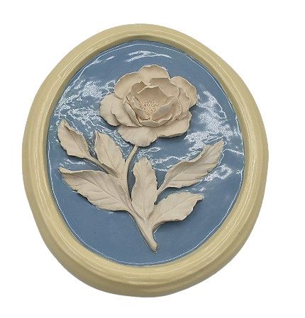 QUADRO OVAL AZUL COM APLICAÇÃO DE HIBISCO