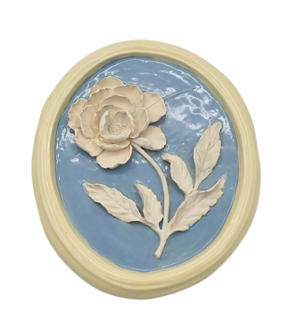 QUADRO OVAL FUNDO AZUL COM HIBISCO LADO ESQUERDO