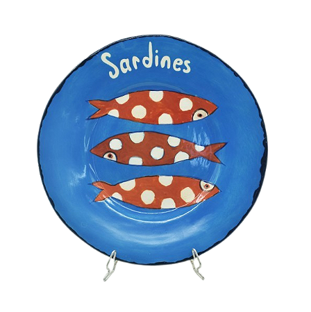 PRATO RASO DECORATIVO AZUL COM DESENHO DE SARDINHAS COLORIDAS
