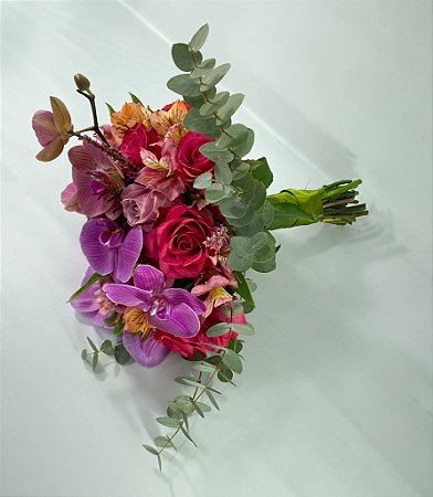 Buquê de Noiva - Paixão Vibrante em Tons de Rosa e Roxo
