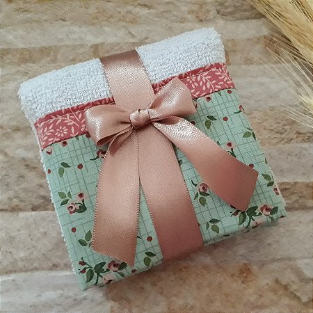 Toalha de Lavabo com Barrado em Tecido para Lembrancinha