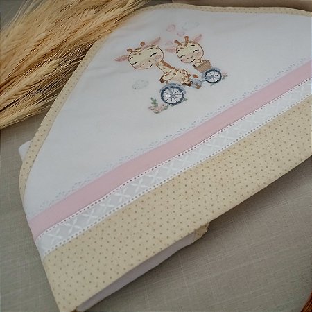 Toalha Fralda com Capuz Bordado e Barrado em Tecido