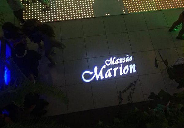 Moving - Projeção de Nomes