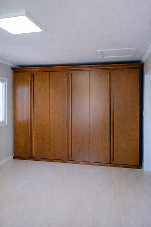 Guarda-Roupa Casal 6 Portas de Madeira – Design Clássico e Elegante