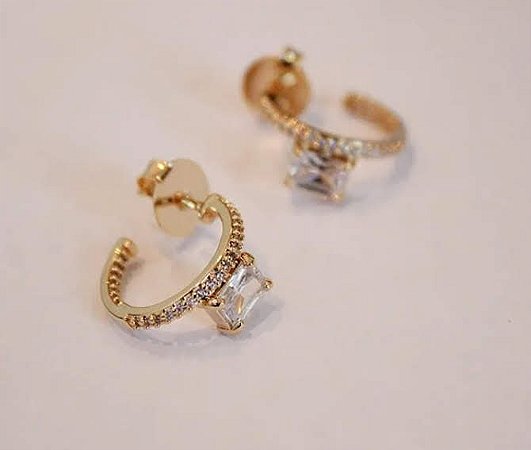 Brincos argolinhas abertas cravejadas com zircônias cristal com detalhe cristal lateral