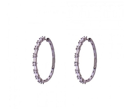 Brincos argola cravejados com zircônias cristal baguete