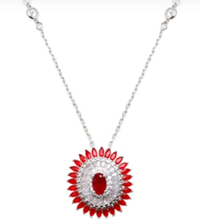 Colar pingente oval cravejado com zircônias rubi e cristal