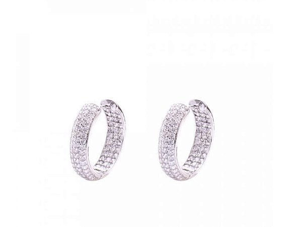 Brincos argolas grossas cravejadas com zircônias cristal