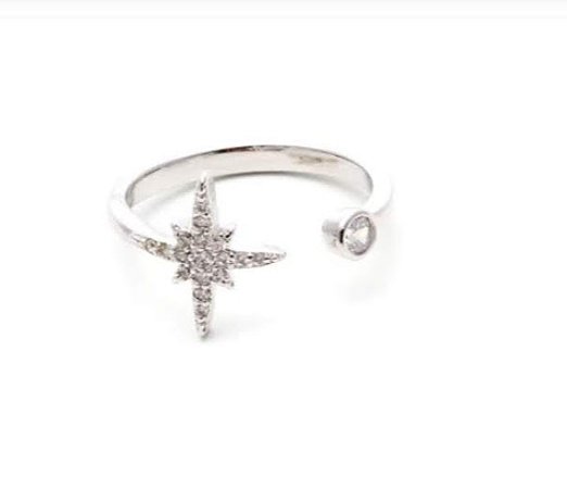 Anel aberto com uma zircônia e estrela cravejada com zircônias cristal