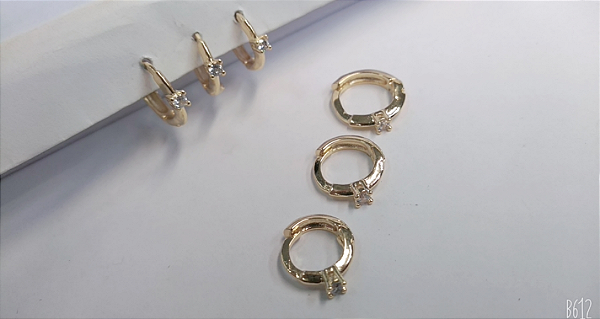Brincos argolinhas kit trio P, M e G com zircônia cristal frontal