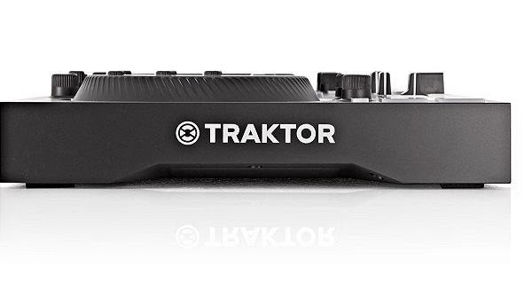 Controlador 2 Canais Native Instruments Kontrol S2 MK3 com Controlador 2 Canais Native Instruments Kontrol S2 MK3 com
